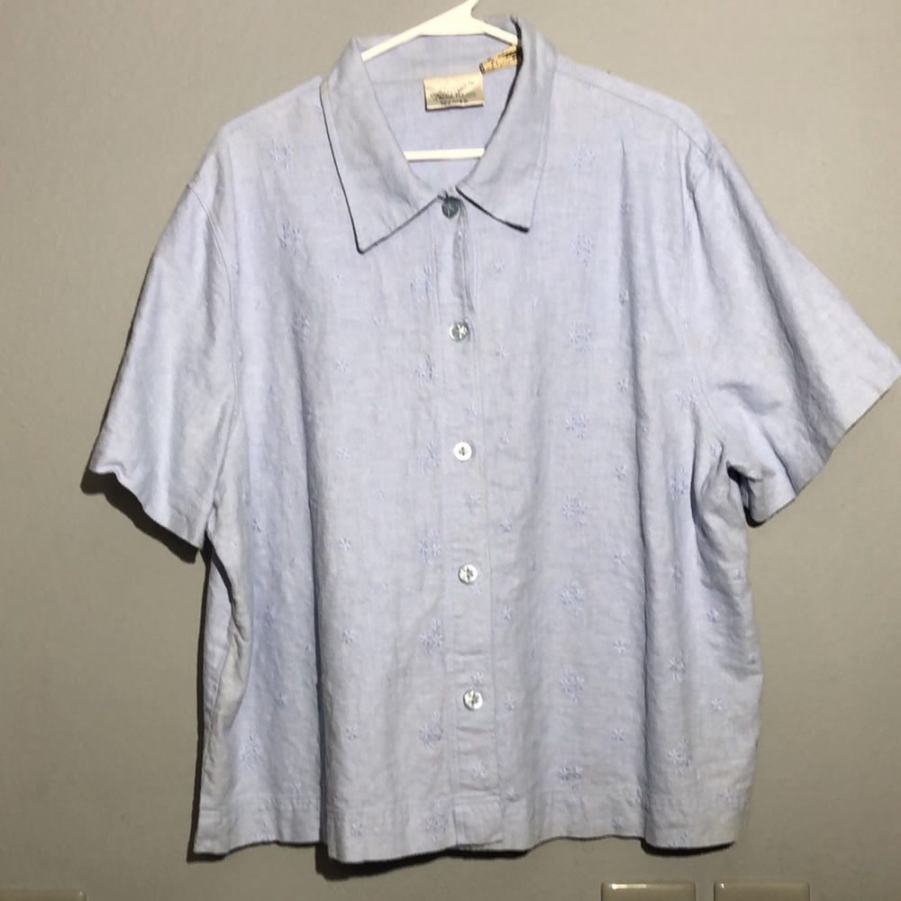 Kathie Lee Woman’s button down shirt with embellishments 22W